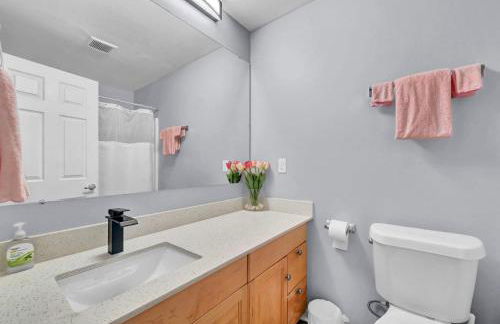 Pink playhouse sq near Progressive field & CSU - Photo 24