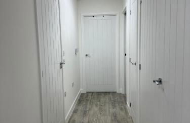 Serenity Waterfront 2 Bed Apartment - Foto 76