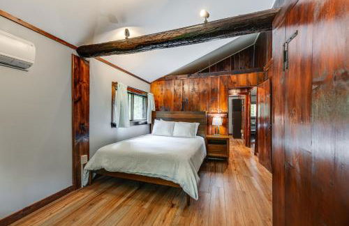 Walk to Barretts Park Wooded Cabin with Grill! - Foto 11