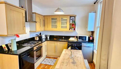 Lovely 1 Bed Apartment a step to Zone 2 Station - London - Foto 3