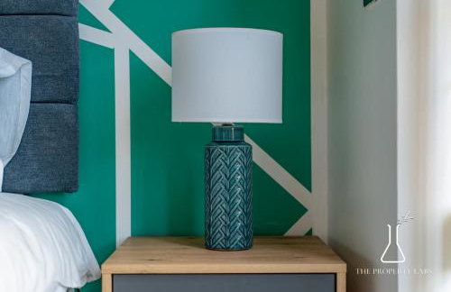 Luxury Birmingham City Centre Townhouse with BALCONY- Sleeps 10 - FREE Parking - Perfect for Contractors, Business Travellers, Families and other Groups - Near Bullring, Newstreet, Selfridges, NEC, NIA & Birmingham airport - Photo 57