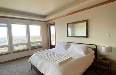 Luxury home w a View- biking and hiking near - Foto 13