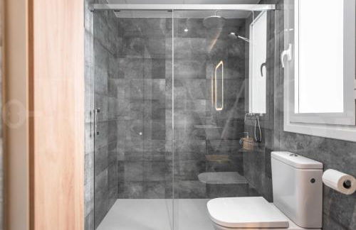 Stylish apartments with balcony & parking near the beach by REMS - Foto 28