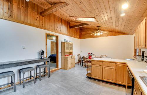 Fishing Pond and Spacious Yard Quiet Home in Sodus! - Foto 13