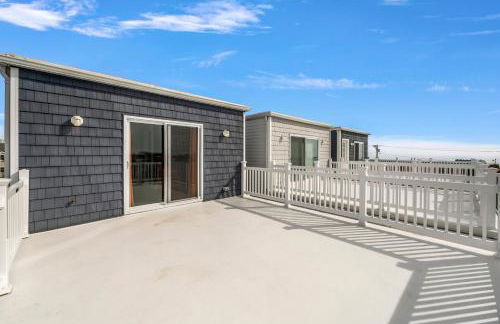 Beach House Steps away from the Boardwalk and Beach with Ocean Views in Seaside Heights! - Foto 39