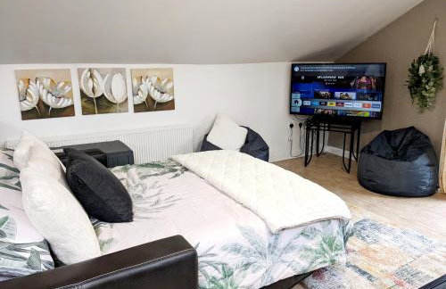 2 Bed House - Sleeps 6 - Parking - Wifi - Photo 6