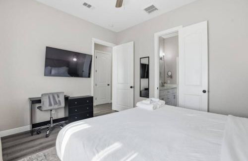 O30B Southwest Houston 2BR King Beds Pet Friendly Townhome - Foto 14