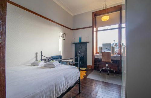 Beautiful, traditional 2 bed flat w free parking - Pass the Keys - Photo 8