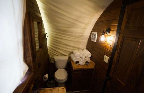 Elevated West Wagon Stay - Spacious Cozy and Charming - Foto 7