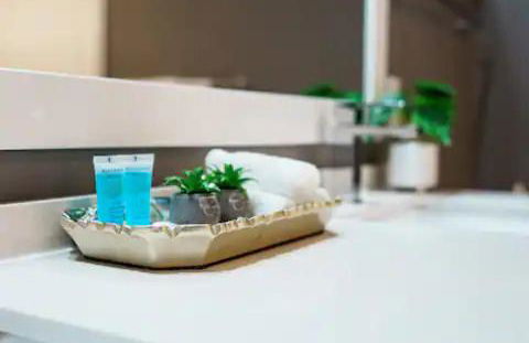 High-Rise Apartment with Panoramic Skyline Views - Foto 24