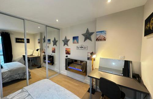 Beach Side APT with Home Cinema - Photo 11