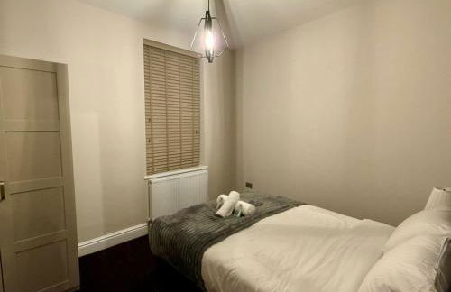 Large Luxury 4 bedroom home with parking - Foto 56