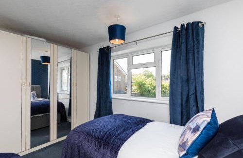 Findon House Spacious 3 bedroom, contractor, relocations friendly,10mins from GATWICK Airport, free parking, WIFI, garden, CRAWLEY - Photo 10