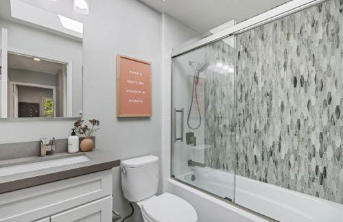 @ Marbella Lane - Chic Abode w/Mountain Skyline - Foto 10