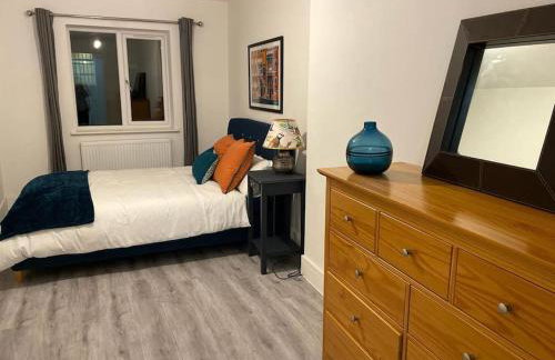 Stunning and Spacious 2bed flat in central Woking - Foto 15