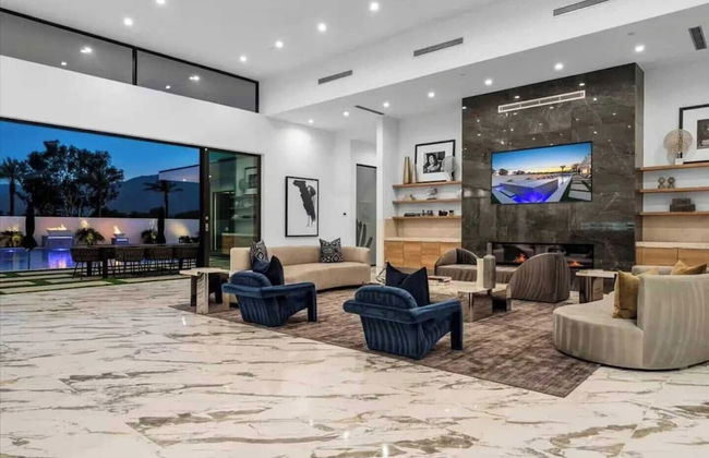 Sleeps 20 7-bedroom Villa w/ Pool, Putting Green & Hot Tub Bravo Villa #11 by Avantstay - Foto 19