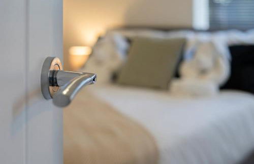 Modern - 2 Bed - Free Parking- by Holiday Homes - Foto 8