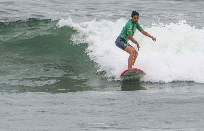 Curso de surfe em San Bartolo - Foto 1
