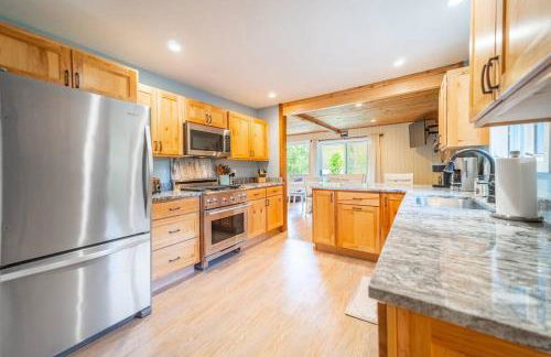 ADK Whiteface Chalet with Hot Tub, Dog Friendly! - Foto 10