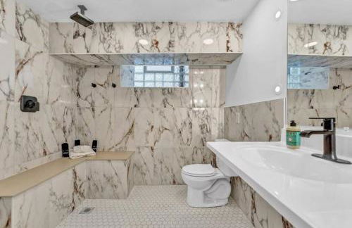 Trendy Two-Level Apartment - Foto 35