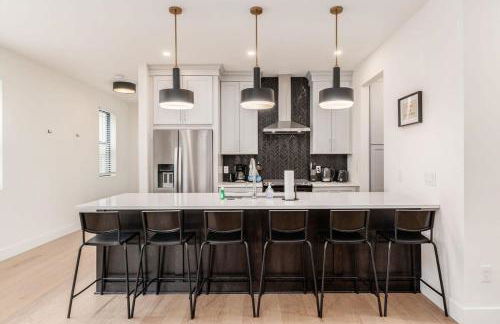 Luxury Escape 4BR 3 bath Oasis in Historic Old Town - Foto 14