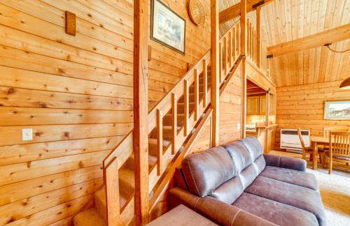 Hot Tub, 1 Mi to Beach 12-Acre Fort Bragg Cabin! - Foto 15