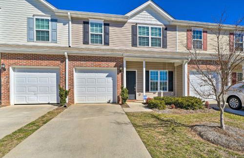 Charming Greensboro Townhouse with Back Patio! - Foto 31