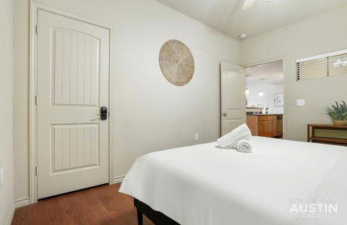 Dual Urban Oasis 8BR in Vibrant North Loop Hub - Foto 18