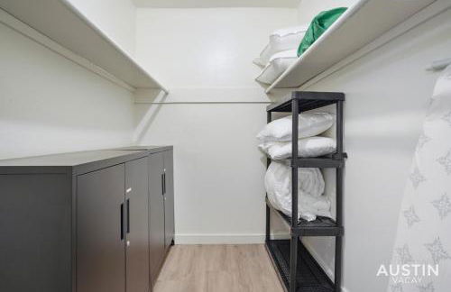 Adorable N Lamar Living, Pool and Comfort for All - Foto 36