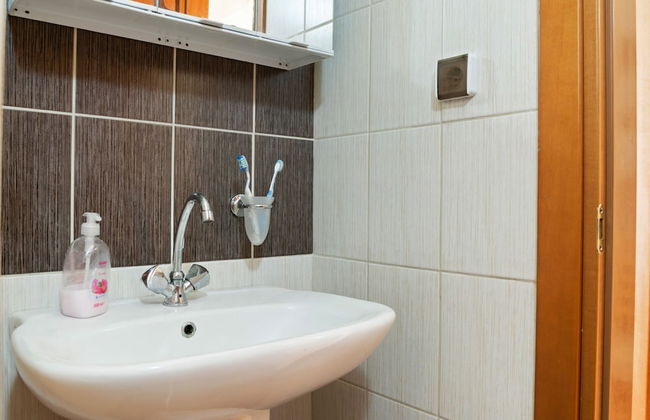 Welcoming Apartment in Venerato With Garden - Photo 19