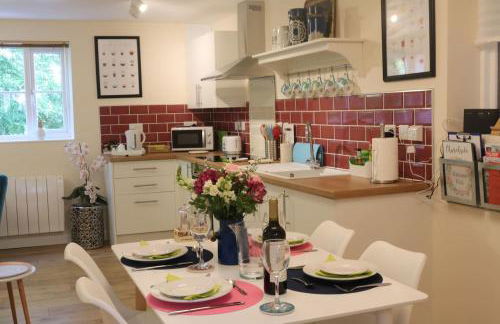 Pristine Apartment in The Centre of Glastonbury - Photo 4