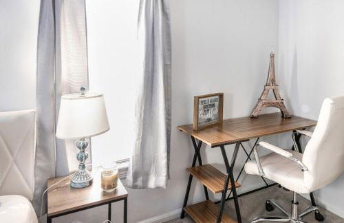 Euclid Near Lake Erie Cleveland king bed - Foto 31