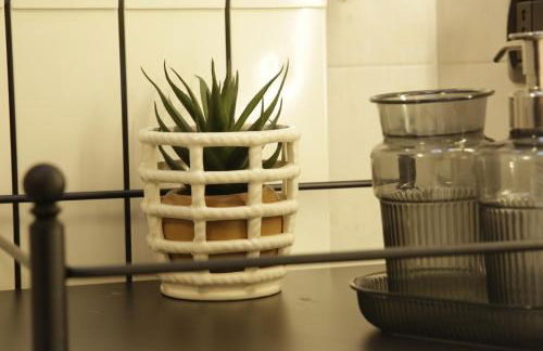 Midnight blues for 3 people near the airport - Foto 8