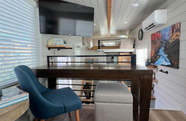 Access Zion & Bryce! Tiny Home with Rooftop Deck and Hot Tub - Foto 25