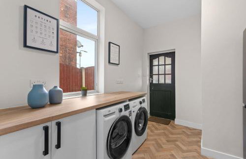 Whitehill - 3-Bed Home from Home, Sleeps 7, Great for Groups & Workers, FREE Parking & Netflix - Hosted by Stay Host Save - Photo 19