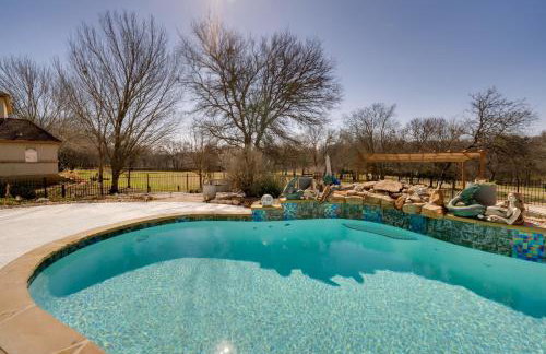 Near Joe Pool Lake! Luxe Getaway with Shared Pool - Foto 34