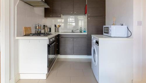 Lovely 2 Bedroom 2 Bathroom Apartment with Parking - Foto 5, stove, toaster