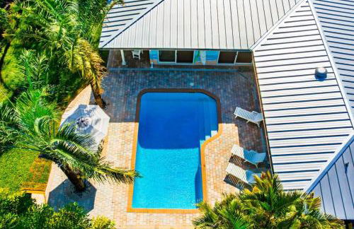 Heated Pool- MiniGolf- Fire Pit- Game Room- 1mi to Beach - Foto 7