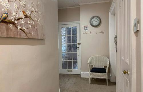 JOIVY Adorable 1 Bed Flat Near West End - Photo 33