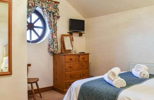 Priory Barn - Photo 16