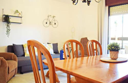 Amplio y luminoso apartamento cerca del centro y la playa con piscina y parking privado - Foto 9