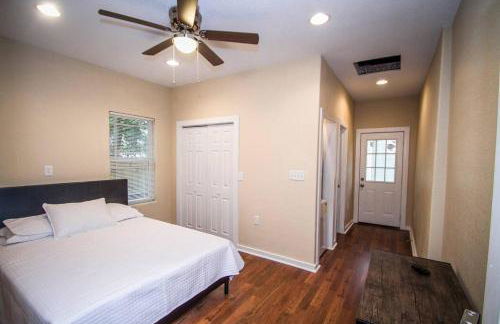 Hackberry St #A Renovated 2BR/2BA Near Downtown - Foto 38