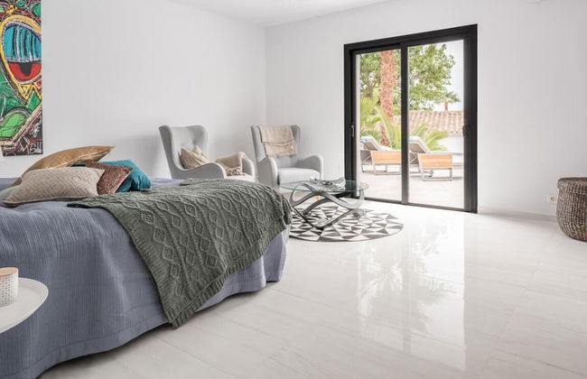 Magnificent And Modern Decorated Villa - Photo 9