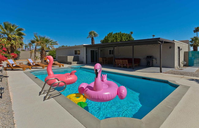 Modern Home w Private Pool Spa Pets Welcome - Photo 44