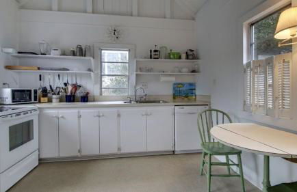 1111 Middle Street by AvantStay Charming Historic Cottage Featured in Dear John Movie Beach Access - Foto 13