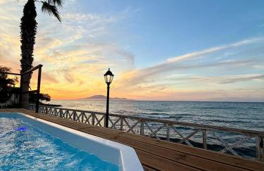 Luxury Beachfront Villa Margarita with Private Beach, Pool & Jacuzzi in Zakynthos - Foto 1