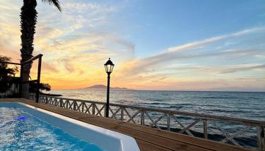 Luxury Beachfront Villa Margarita with Private Beach, Pool & Jacuzzi in Zakynthos - Foto 1