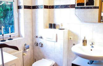 Liebevoll eingerichtete Wohnung mit Terrasse - Foto 25