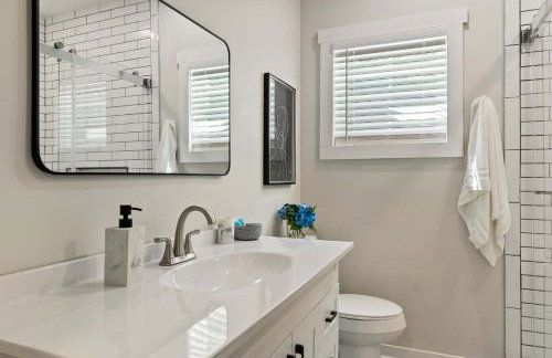 Secluded 3BR Cabin Lake Access & Resort Perks - Foto 23