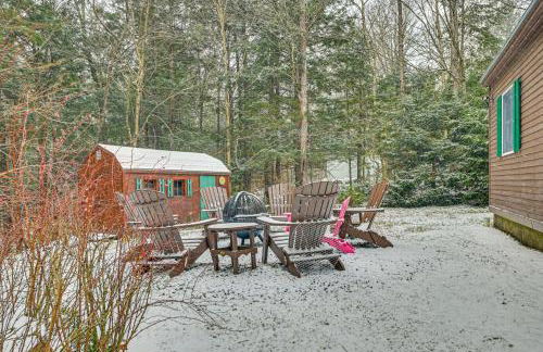 8 Mi to Mt Snow Cozy Bear Cabin with Hot Tub! - Foto 22